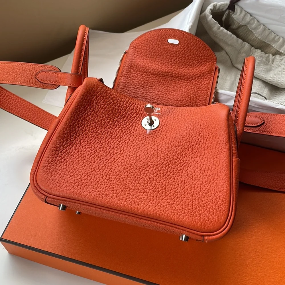 Hermès
Lindy leather handbag
Never worn
Orange, Leather - Picture 7 of 13
